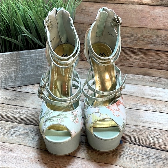 Madison Platform Heels by Shoe-dazzle Size 8 - Picture 5 of 13